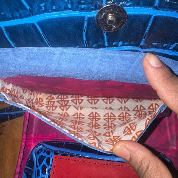 Blue Crocodile Pattern Handbag - Picture 5 of 12